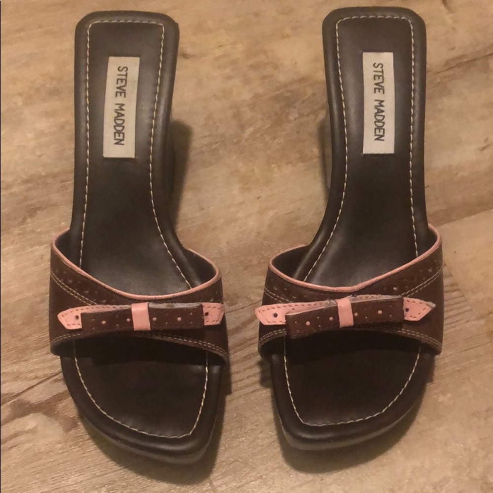 Steve Madden brown with pink accent slide